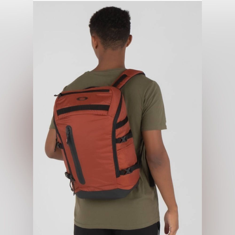 Oakley Outdoor Backpack Brick